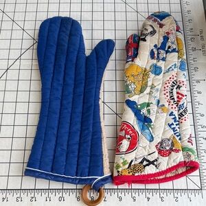 Vintage Quilted Oven Mitt Pair | 1950s Retro Kitchen Print | Mid Century Cotton
